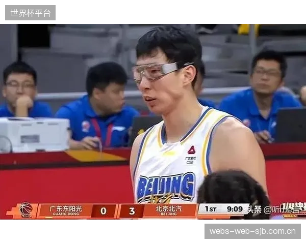 王少杰租借期满离队,广东男篮内线轮换告急,休赛期补强迫在眉睫。 王少杰租借期满离队,广东男篮内线轮换告急,休赛期补强迫在眉睫。